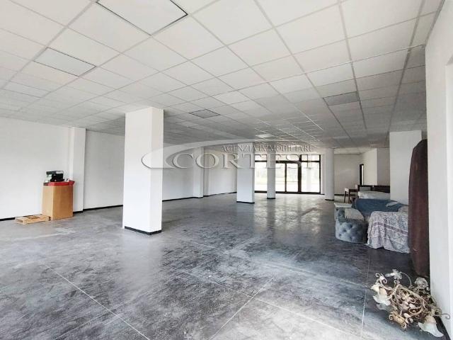 Locale Commerciale in affitto a Umbertide, Perugia