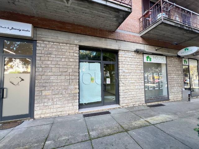 Locale Commerciale in affitto a Umbertide, Perugia