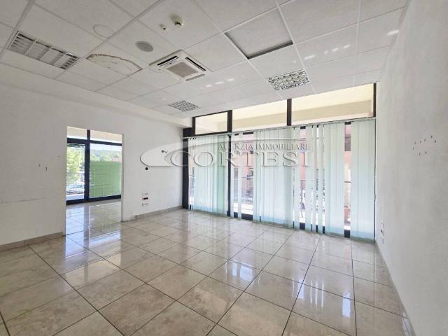 Locale Commerciale in affitto a Umbertide, Umbria