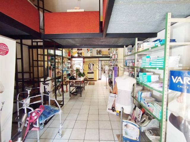 Locale Commerciale in affitto a Umbertide, Perugia