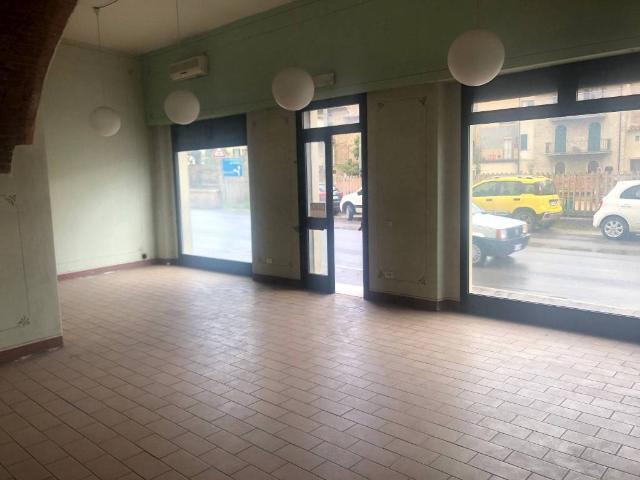 Locale Commerciale in affitto a Umbertide, Perugia