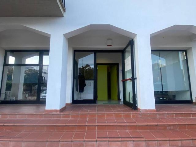 Locale Commerciale in affitto a Umbertide, Umbria