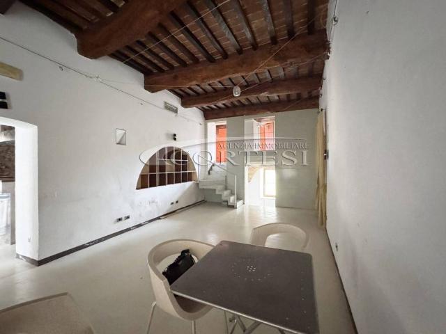 Locale Commerciale in affitto a Umbertide, Umbria