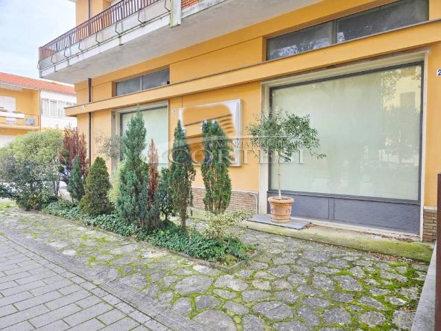 Locale Commerciale in affitto a Umbertide, Perugia