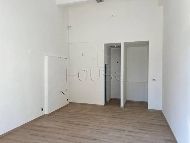 Locale Commerciale in affitto a Umbertide, Perugia