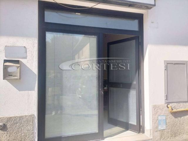 Locale Commerciale in affitto a Umbertide, Umbria