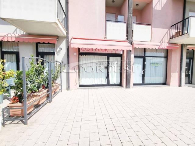 Locale Commerciale in affitto a Umbertide, Umbria