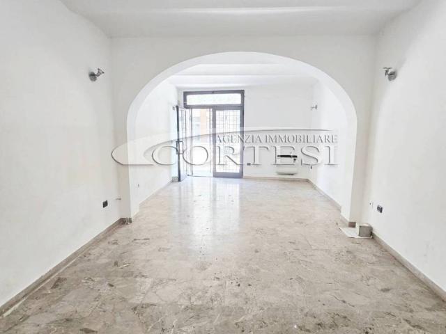 Locale Commerciale in affitto a Umbertide, Perugia