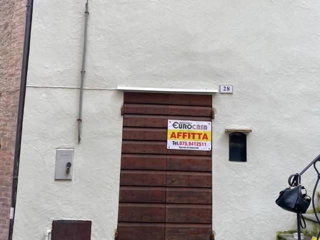 Locale Commerciale in affitto a Umbertide, Umbria