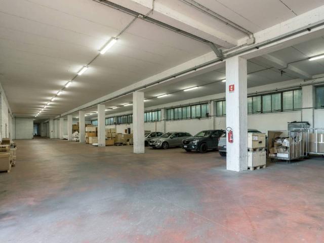 Locale Commerciale in affitto a Urgnano, Lombardia