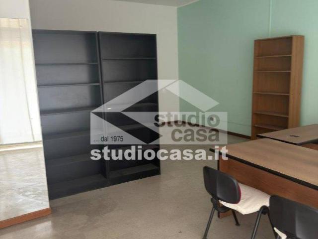 Locale Commerciale in affitto a Urgnano, Lombardia