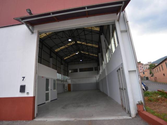 Locale Commerciale in affitto a Bossarino, Vado Ligure