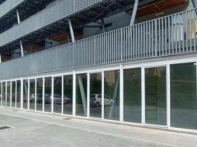 Locale Commerciale in affitto a Vado Ligure, Savona