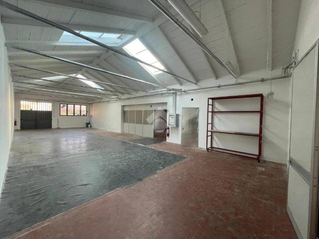 Locale Commerciale in affitto a La Tignamica, Vaiano