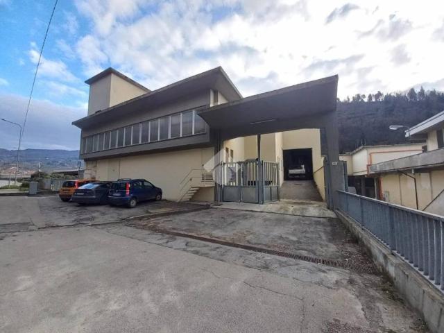 Locale Commerciale in affitto a La Tignamica, Vaiano