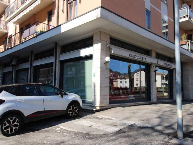 Locale Commerciale in affitto a Valdagno, Veneto