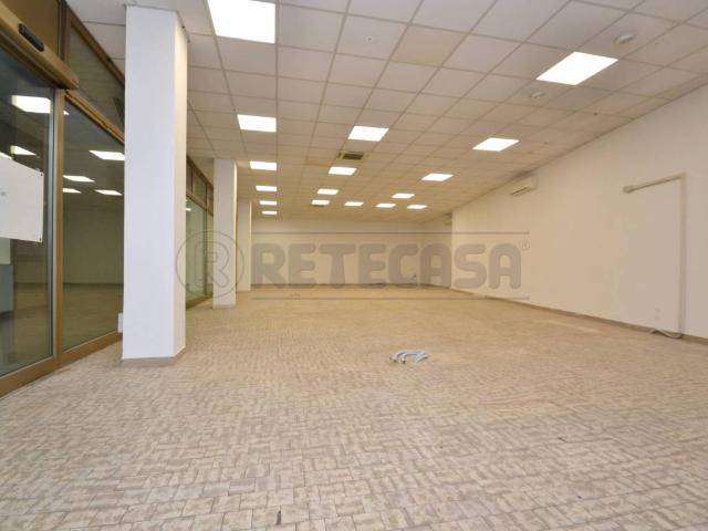Locale Commerciale in affitto a Peghini, Valdagno
