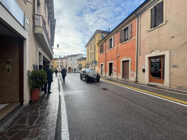 Locale Commerciale in affitto a Borghetto, Valeggio Sul Mincio