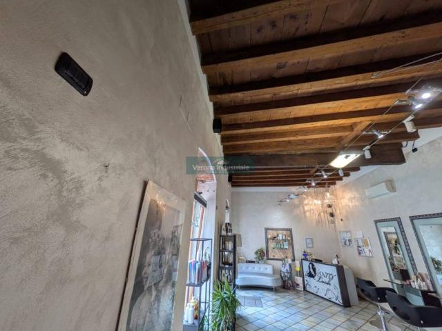 Locale Commerciale in affitto a Borghetto, Valeggio Sul Mincio