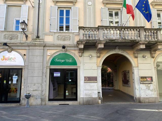 Locale Commerciale in affitto a Piemonte, Alessandria