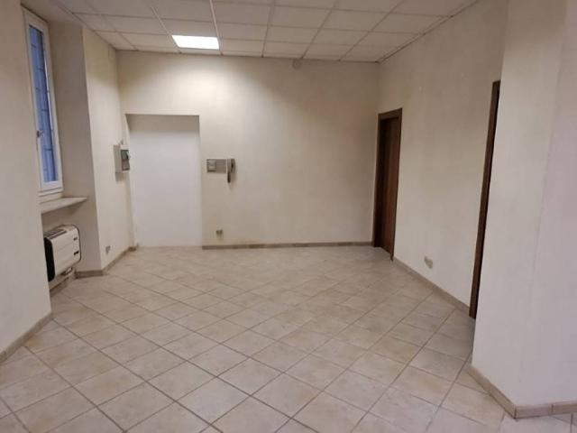 Locale Commerciale in affitto a Fontanile, Piemonte