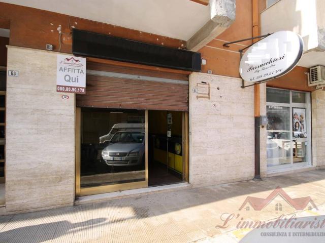 Locale Commerciale in affitto a Valenzano San Lorenzo, Puglia