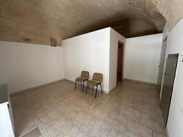 Locale Commerciale in affitto a Valenzano San Lorenzo, Puglia