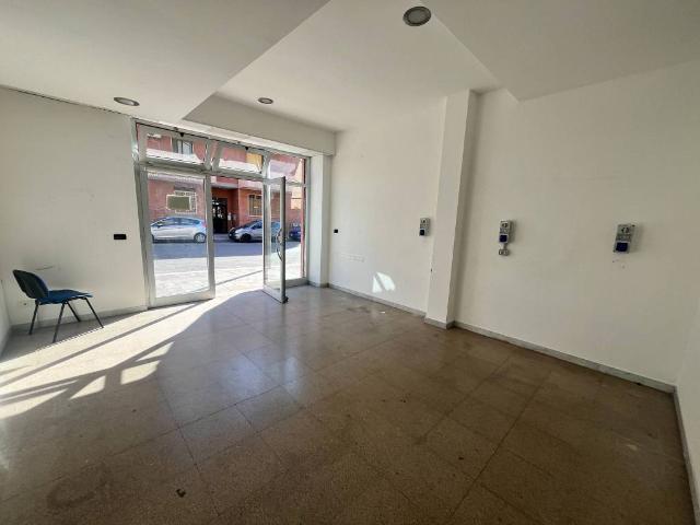 Locale Commerciale in affitto a Valenzano San Lorenzo, Puglia
