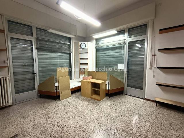 Locale Commerciale in affitto a Vallefoglia, Marche