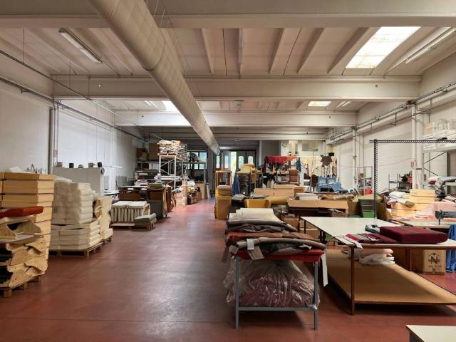 Locale Commerciale in affitto a Vallefoglia, Marche