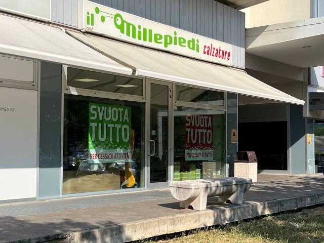 Locale Commerciale in affitto a Vallefoglia, Marche