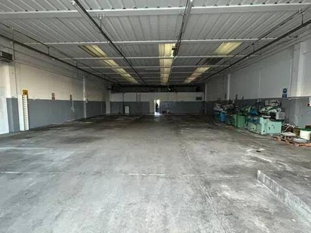 Locale Commerciale in affitto a Vallefoglia, Marche