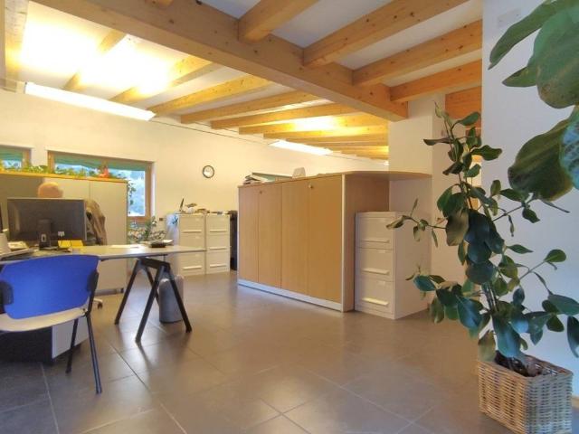 Locale Commerciale in affitto a Comunità della Valle dei Laghi, Vezzano