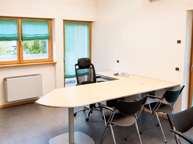 Locale Commerciale in affitto a Comunità della Valle dei Laghi, Vezzano