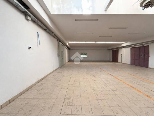 Locale Commerciale in affitto a Malgrate, Lombardia