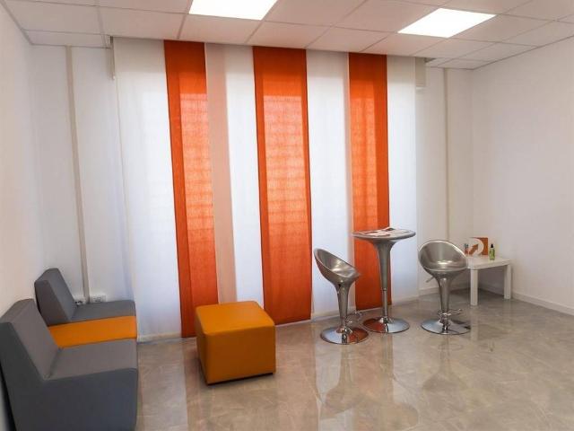 Locale Commerciale in affitto a Caserta, Valmadrera
