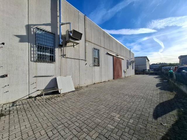 Locale Commerciale in affitto a Unione dei comuni Valli del Reno, Lavino e Samoggia, Reggio Emilia
