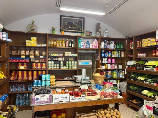 Locale Commerciale in affitto a Unione dei comuni Valli del Reno, Lavino e Samoggia, Bazzano