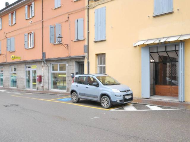 Locale Commerciale in affitto a Unione dei comuni Valli del Reno, Lavino e Samoggia, Bazzano