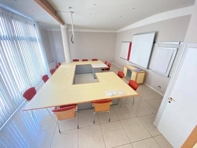 Locale Commerciale in affitto a Unione dei comuni Valli del Reno, Lavino e Samoggia, Reggio Emilia