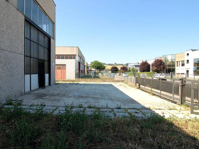 Locale Commerciale in affitto a Unione dei comuni Valli del Reno, Lavino e Samoggia, Ziribega