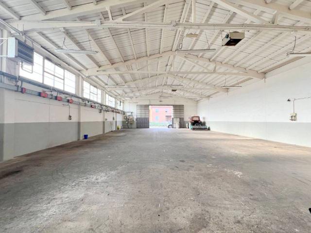 Locale Commerciale in affitto a Unione dei comuni Valli del Reno, Lavino e Samoggia, Reggio Emilia