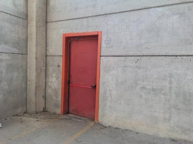 Locale Commerciale in affitto a Unione dei comuni Valli del Reno, Lavino e Samoggia, Reggio Emilia
