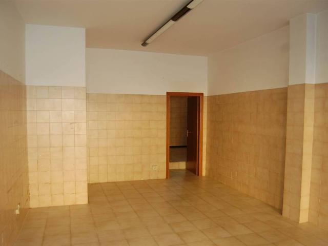 Locale Commerciale in affitto a Unione dei comuni Valli del Reno, Lavino e Samoggia, Bazzano