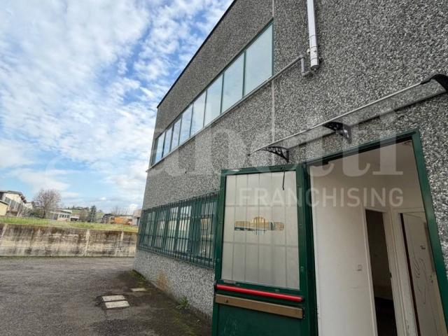 Locale Commerciale in affitto a Unione dei comuni Valli del Reno, Lavino e Samoggia, Calcara