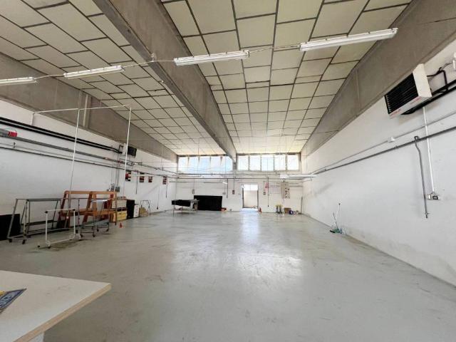 Locale Commerciale in affitto a Unione dei comuni Valli del Reno, Lavino e Samoggia, Pragatto