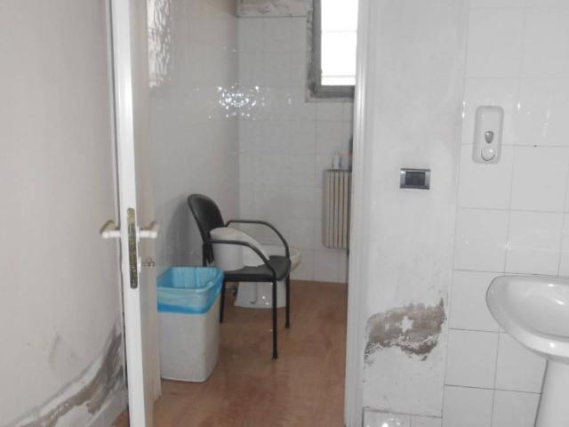 Locale Commerciale in affitto a Unione Terre d'Acqua, Anzola Dell'emilia