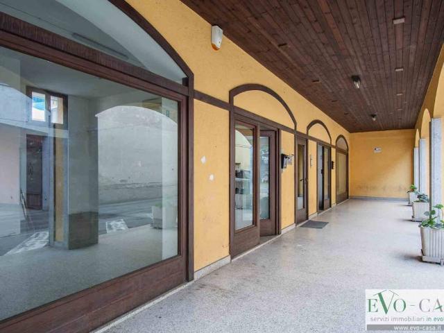 Locale Commerciale in affitto a Vanzaghello, Lombardia