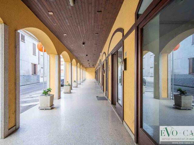 Locale Commerciale in affitto a Vanzaghello, Lombardia