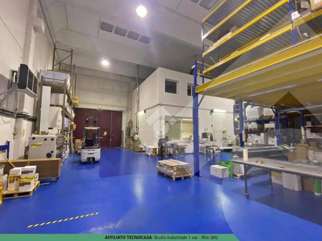 Locale Commerciale in affitto a Vanzago, Lombardia
